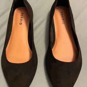 Torrid 7.5WW pointy toed flats